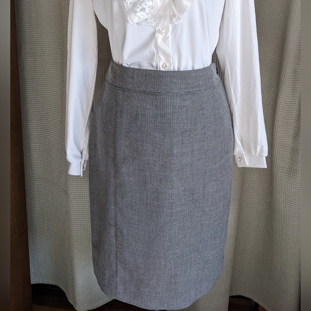 Pencil Skirt - White House Black Market size 4